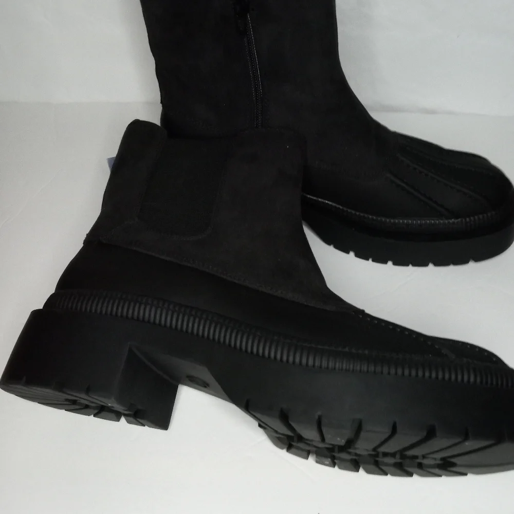 Women's Universal Thread, water repellent boot size 10 Black memory foam, .NWT